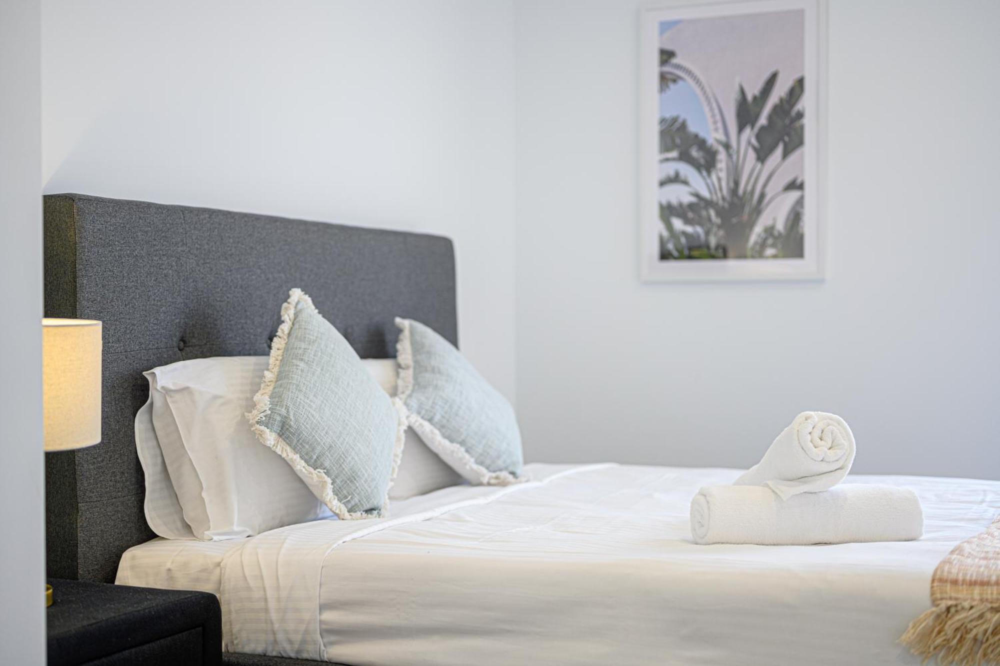 Liverpool Brand New 2 Bedroom Apt View & Parking ภายนอก รูปภาพ